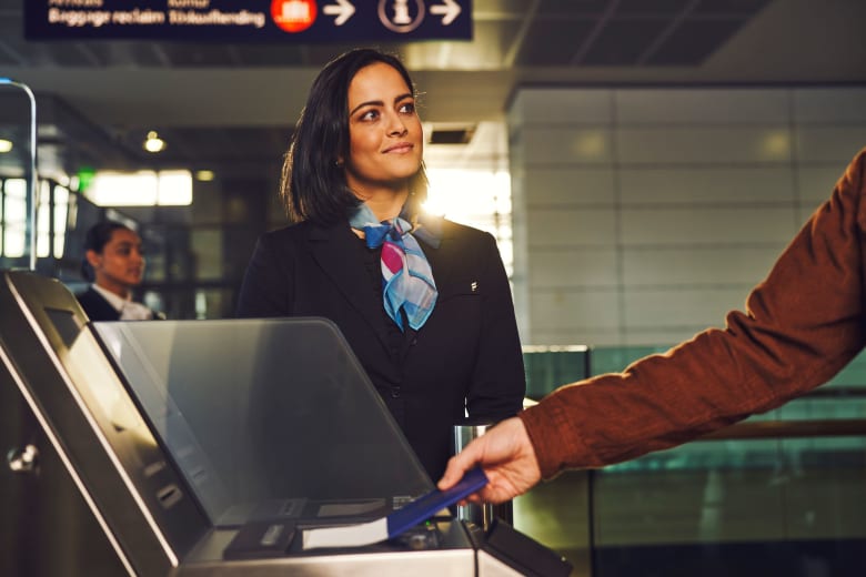 Web_image-Keflavík_Airport_-_Jetwalk_-_Check_in3